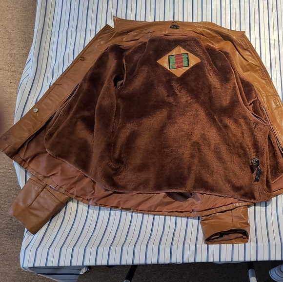 1 "IDEAL" brand Men's Large rust leather overcoat. - Picture 4 of 11